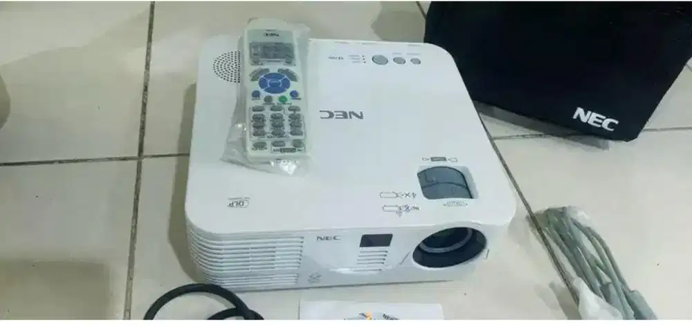 Proyektor NEC VE 280