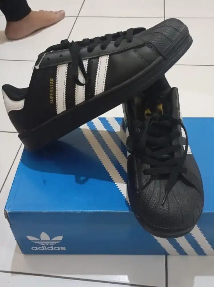 Sepatu Adidas superstar hitam