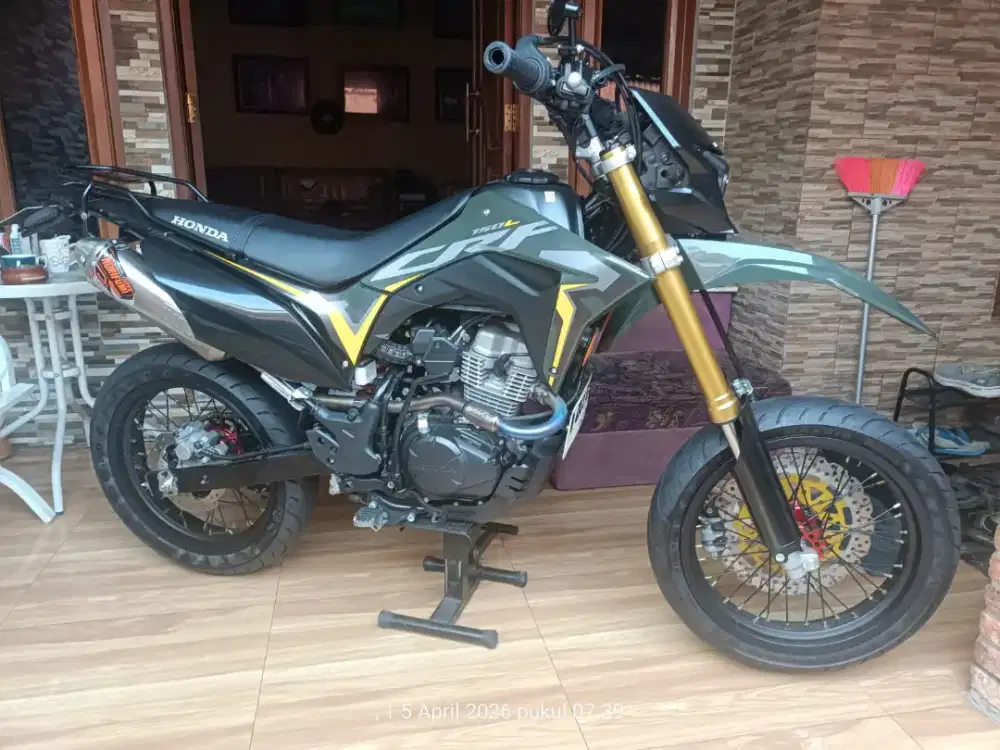 CRF 150 2024 Istimewa Kilometer Sangat rendah