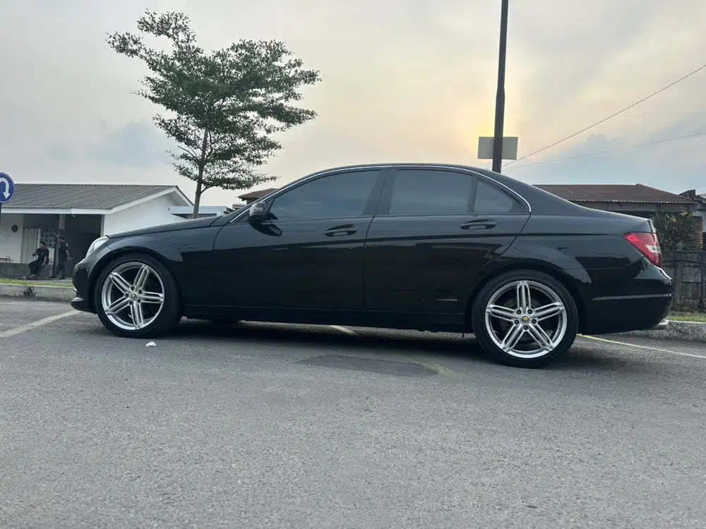 Mercedes-Benz C200 2012 Bensin