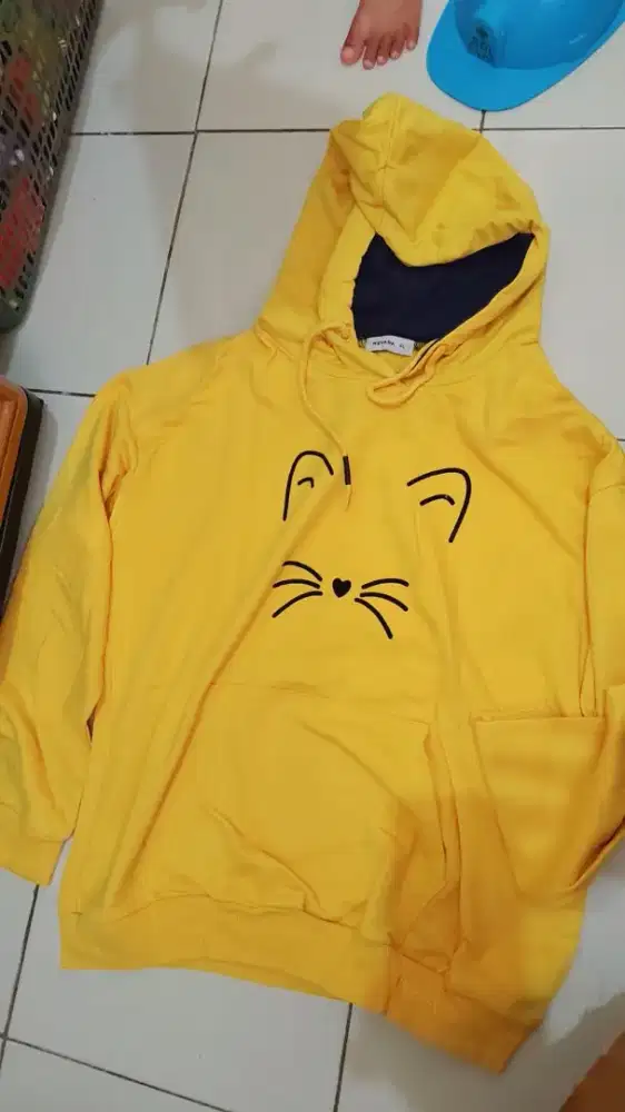 Sweater nevada kuning