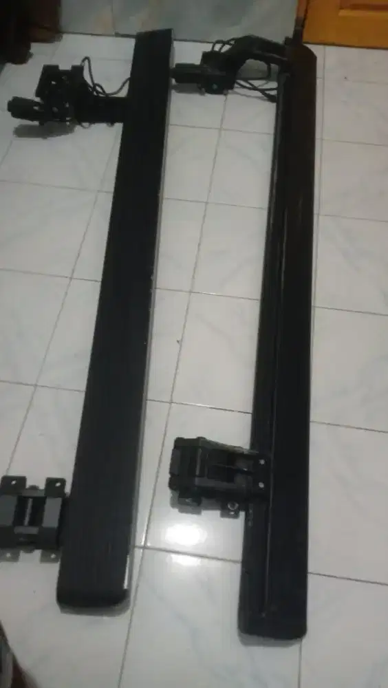 Sepasang porstep otomatis