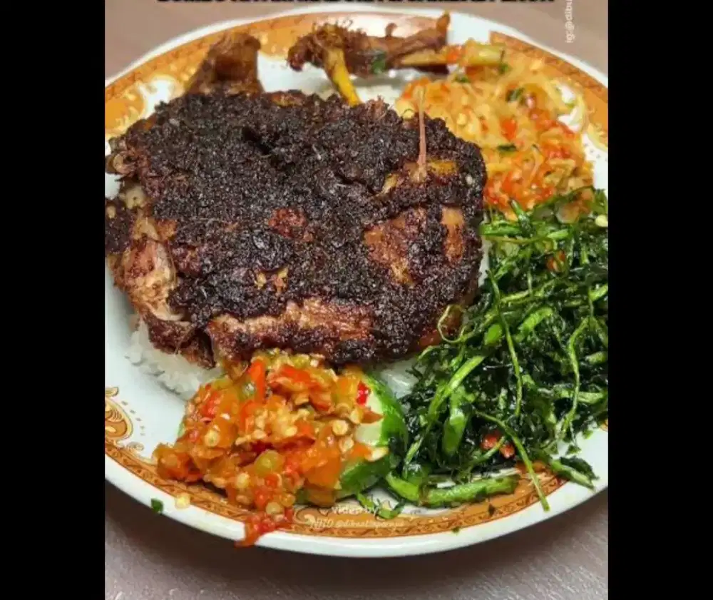 Bebek bumbu hitam sambal Madura