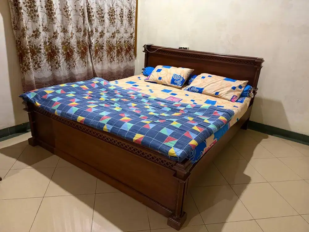 Tempat Tidur Kayu Jati Ukiran