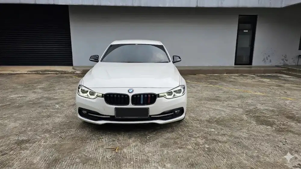 BMW 320i LCI F30 2016