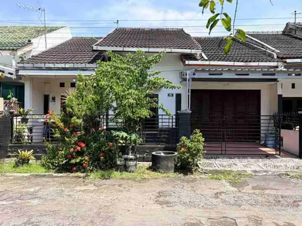 RUMAH CANTIK DALAM PERUMAHAN FURNISHED DI JALAN WATES KM. 10