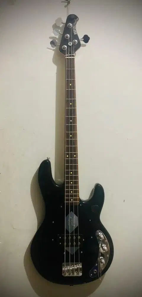GITAR BASS ELECTRIC MUSICMAN 4 STRINGS
