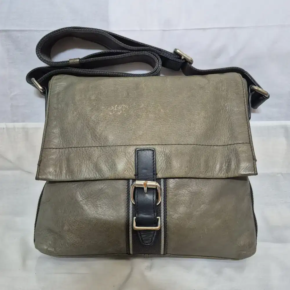 Tas Selempang Hugo Boss Vintage Original Kulit