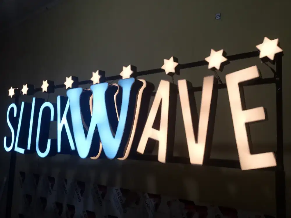 Jasa  produksi huruf timbul/neon box fabrikasi dll.