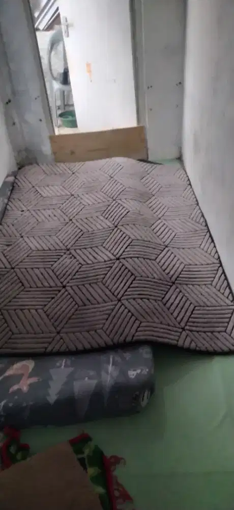 Karpet lantai jarang dipakai