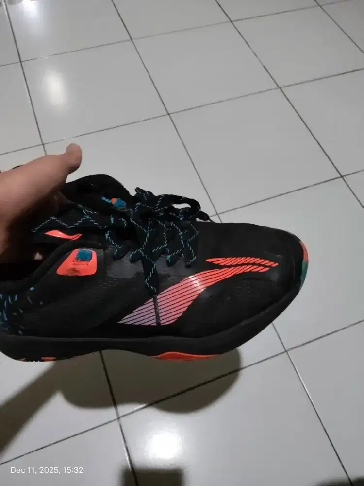 Sepatu badminton hyper sonic 5