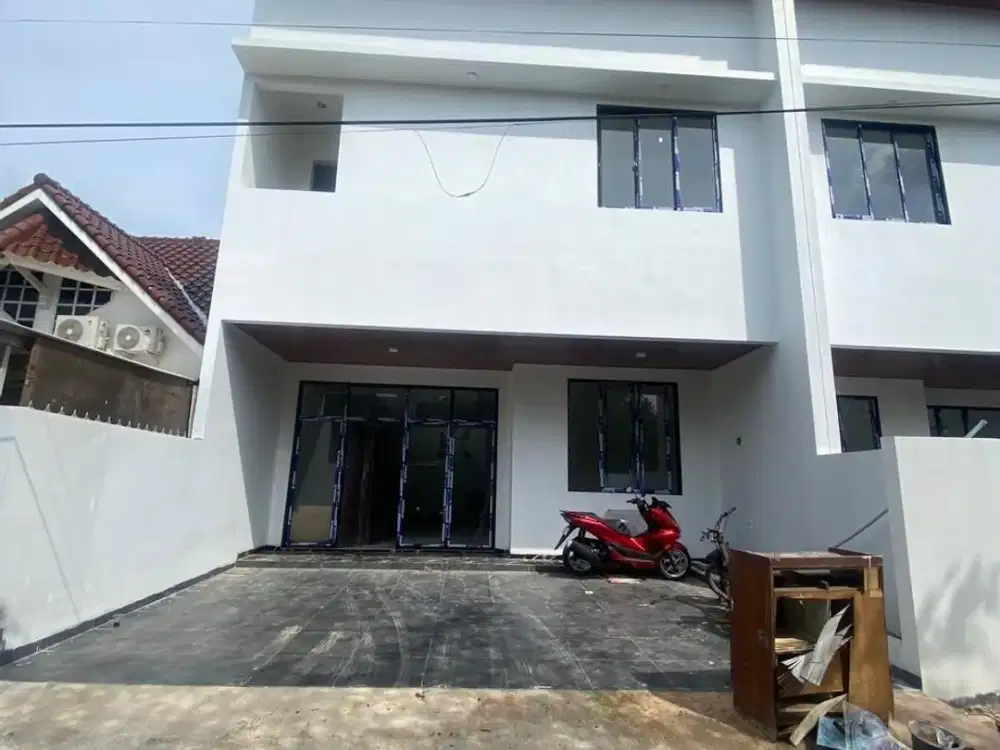 DIJUAL RUMAH BARU 2 LANTAI LOKASI SANGAT STRATEGIS DI VILLA MELATI MAS (EN681)