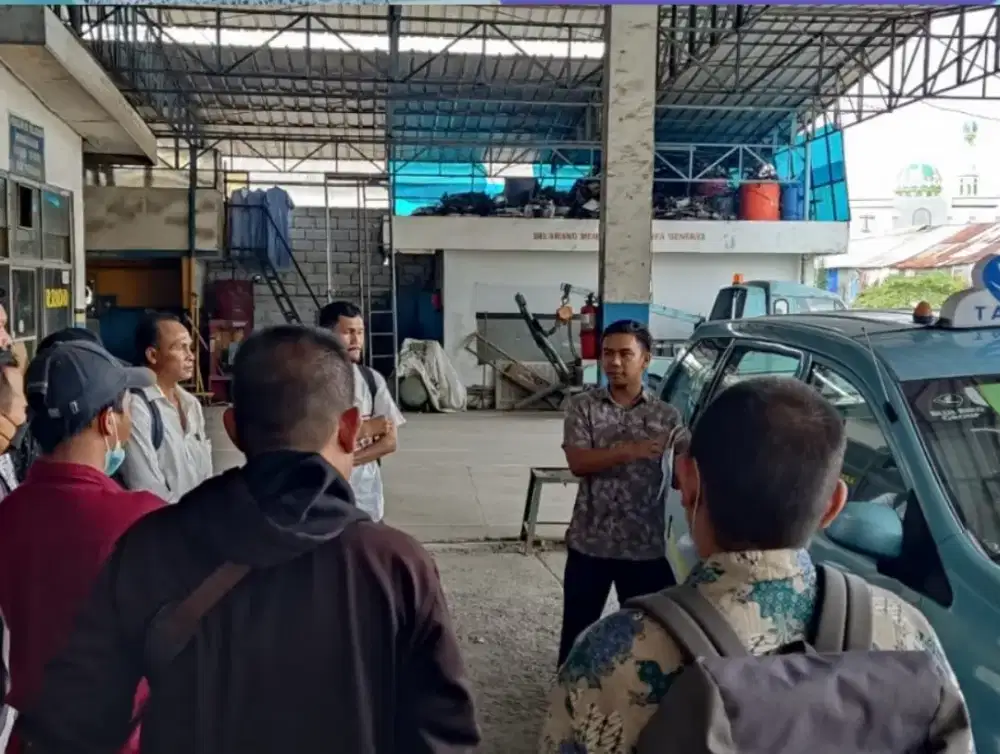 Driver taksi online Bluebird
