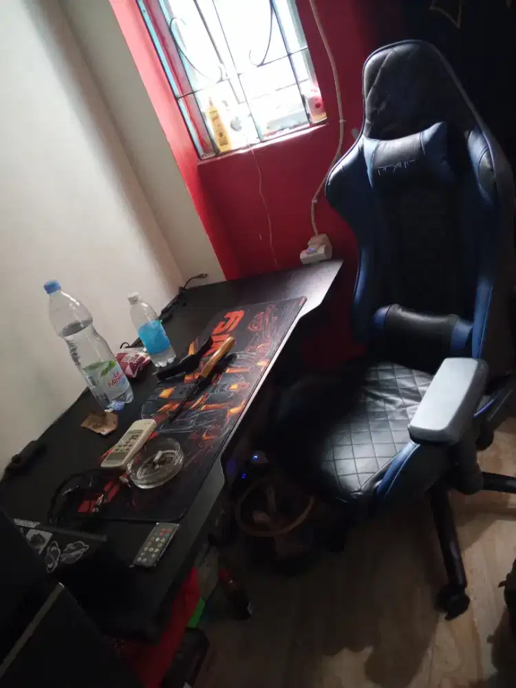 Kursi Gaming Rexus dan Meja Informa