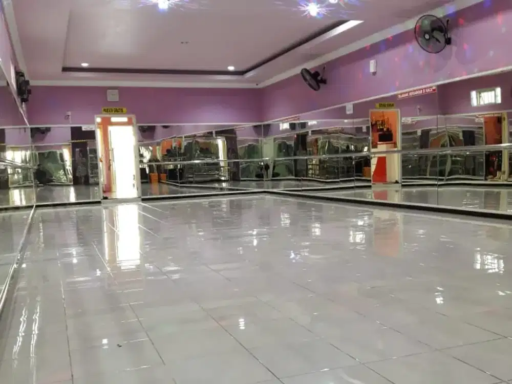 HARGA TURUN LAGI RUMAH USAHA DI PUSAT KOTA DAERAH PETEMON, LOKASI RAMAI..SIAP PAKAI