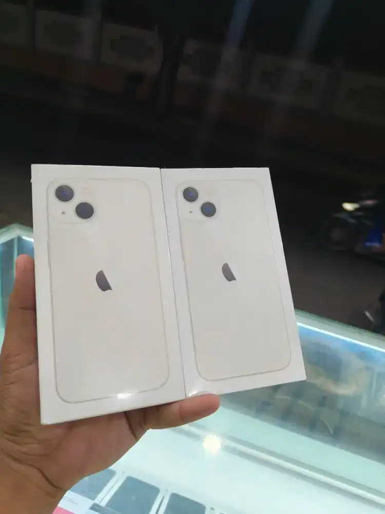 New iPhone 13 128 garansu resmi 1 tahun ibox  warna starlight