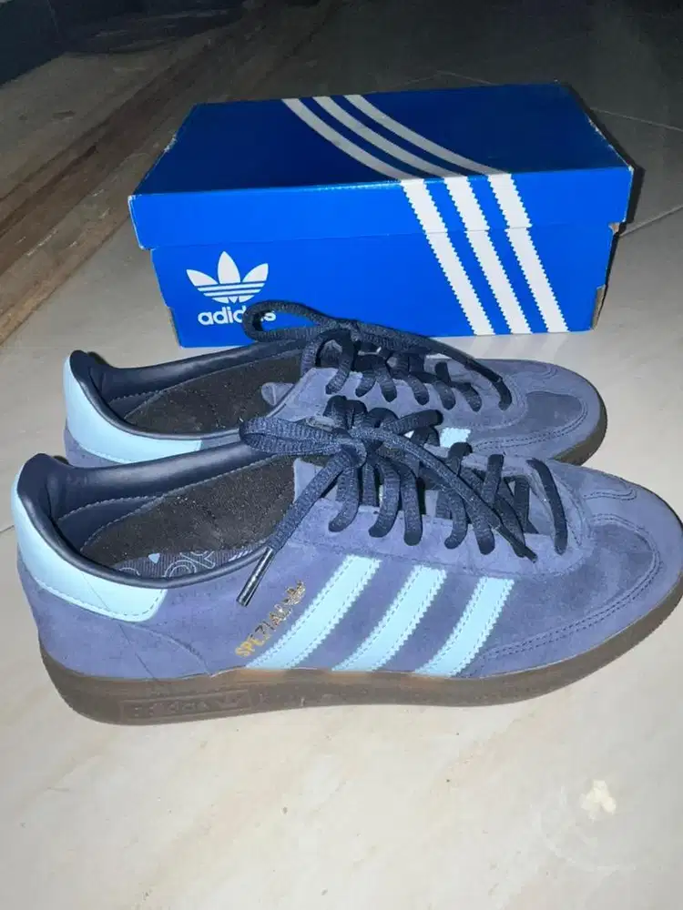 Sepatu adidas spezial original