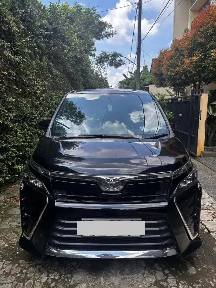 Toyota Voxy 2018 2.000 CC. Hitam A/T