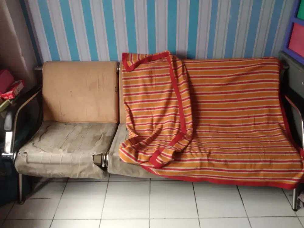 Preloved sofa 3 seeter stainless informa