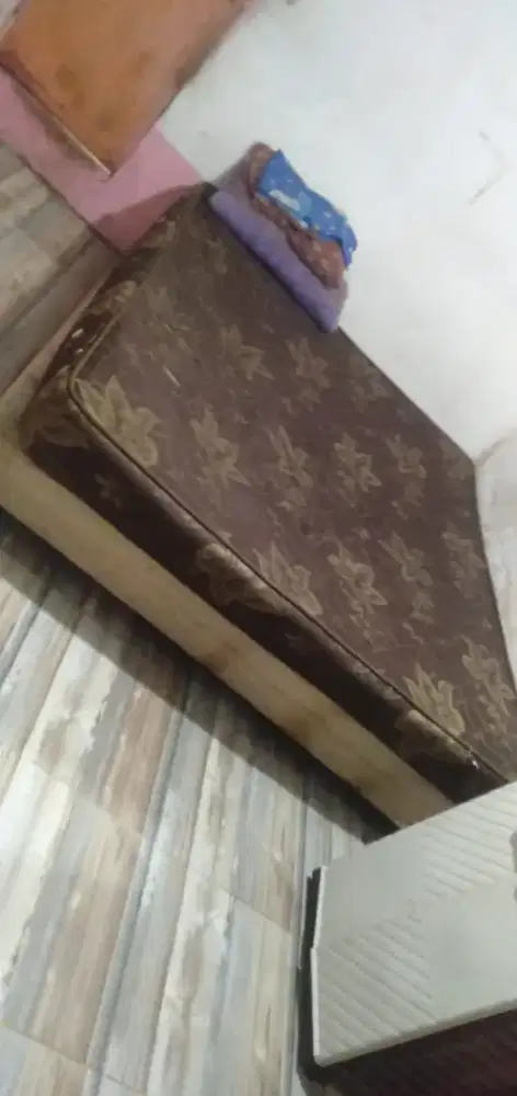 Di jual kasur springbed dan divan ukuran 180x200  murah aja
