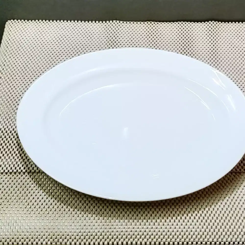 Piring oval fine porcelain Nikko Patra 14 inci