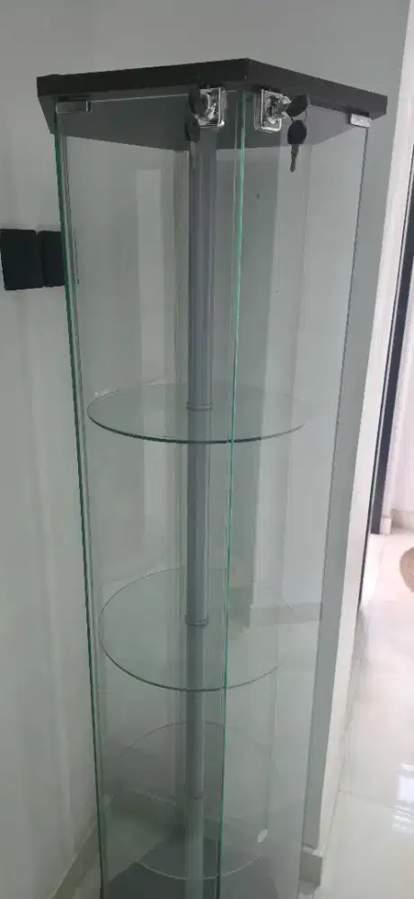 Etalase kaca display Informa