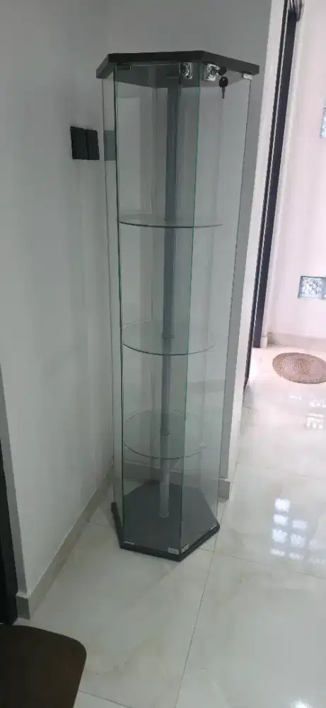 Etalase kaca display Informa