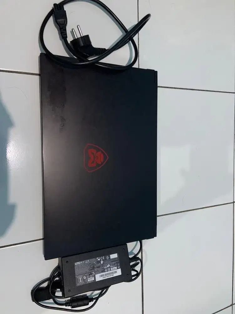 Dijual leptop Axio Pongo