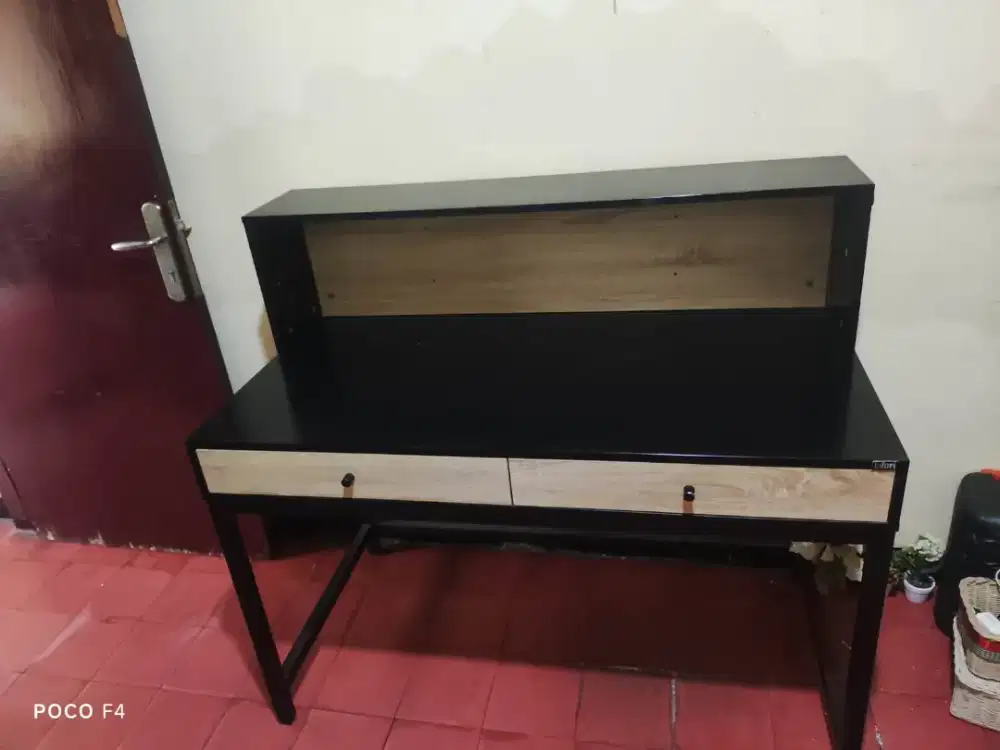 Dijual Meja Belajar Informa masih bagus dan mulus