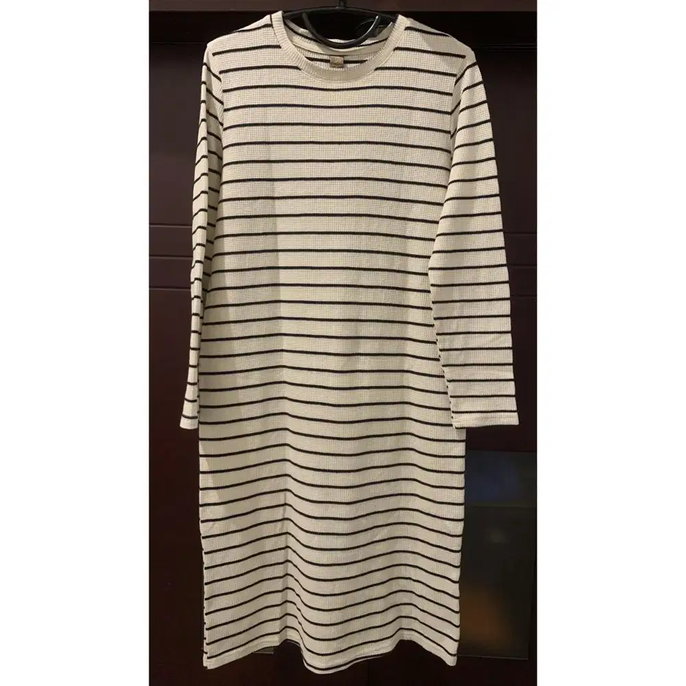 Dress Waffle Garis Hitam Putih - Dazy Less