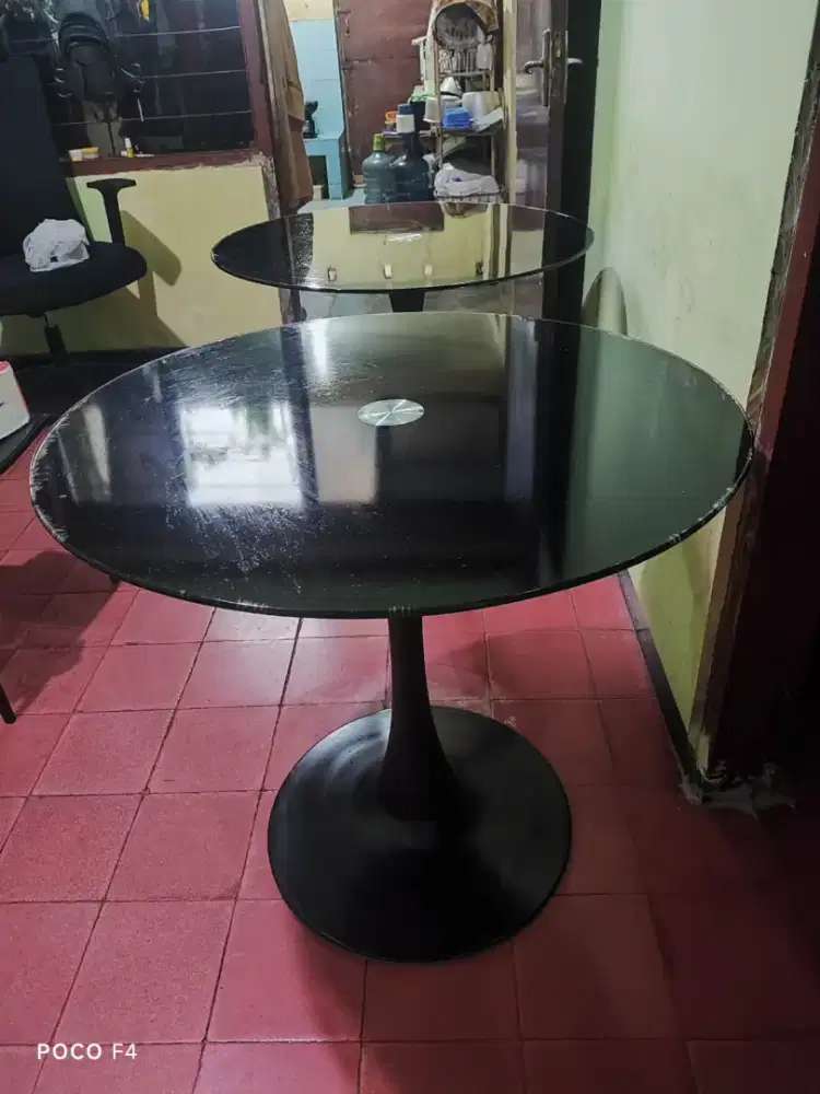 Dijual meja makan bundar kaca second masih bagus Informa