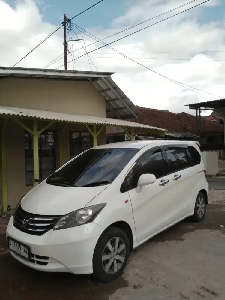 Honda freed PSD 2009