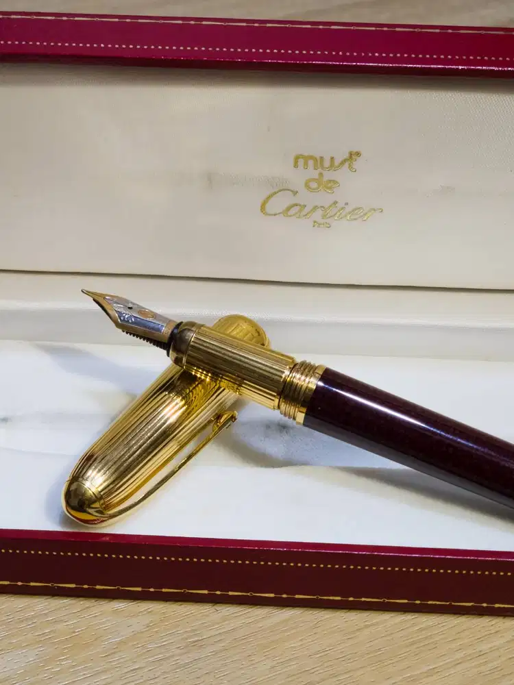 Cartier Vendôme Trinity Fountain Pen - Burgundy & Gold - 18K Gold Nib
