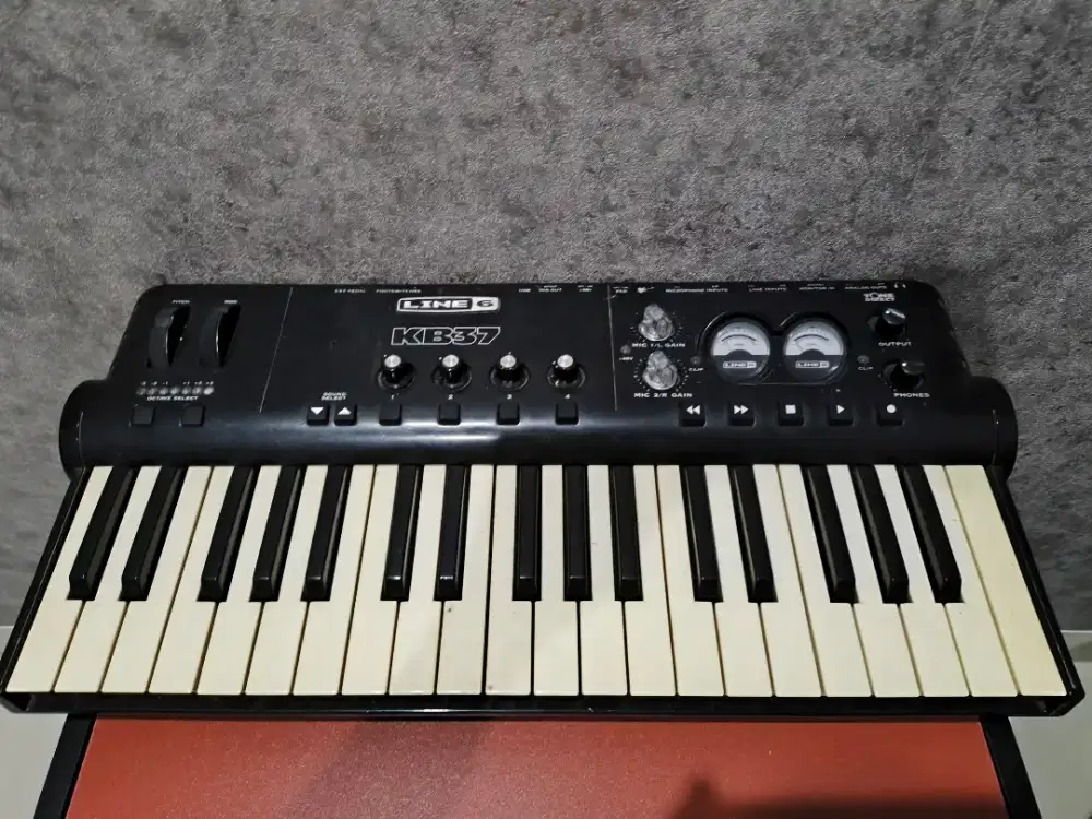 Dijual sound card sekaligus controller line 6 KB37