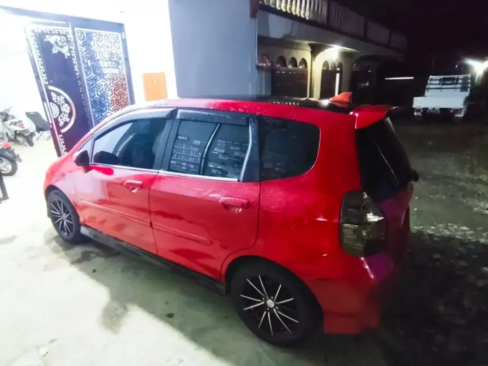 Di Jual Mobil Honda Jazz vitec 2006