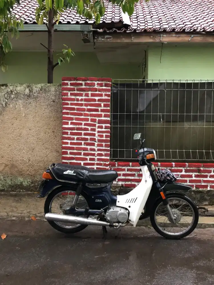 Suzuki rc100 Deluxe (generasi pertama rc100)