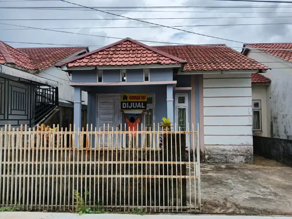 Di jual rumah komplek ( aman dan strategis )