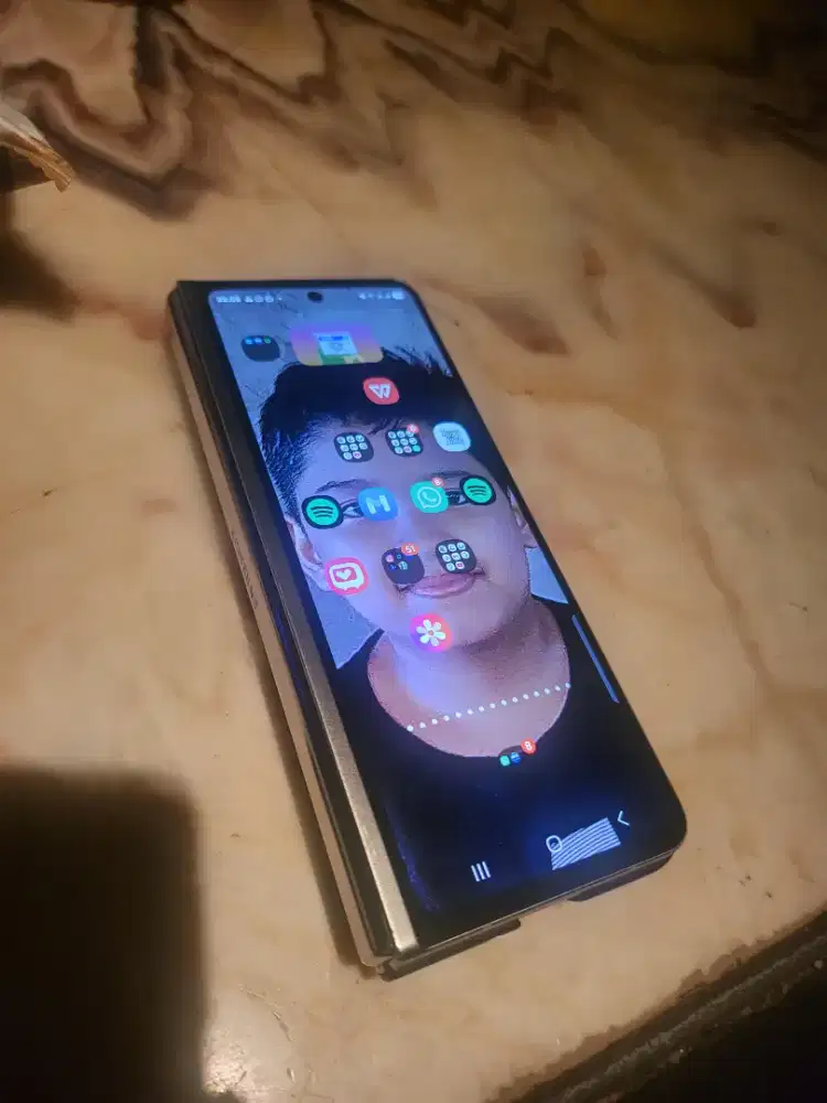 Di jual samsung fold 4 bekas