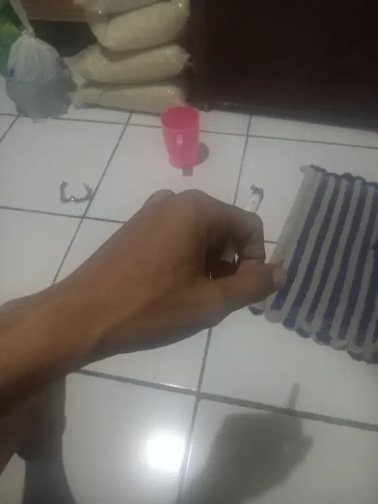 Cari pekerjaan siapa tau ada