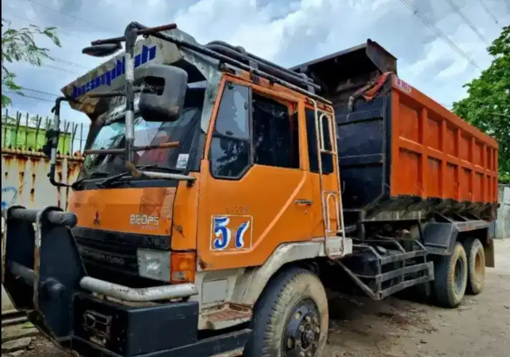 Mitsubishi Fuso 220PS Tronton 6×4 Dumbtruk M2 Orange BIO Solar