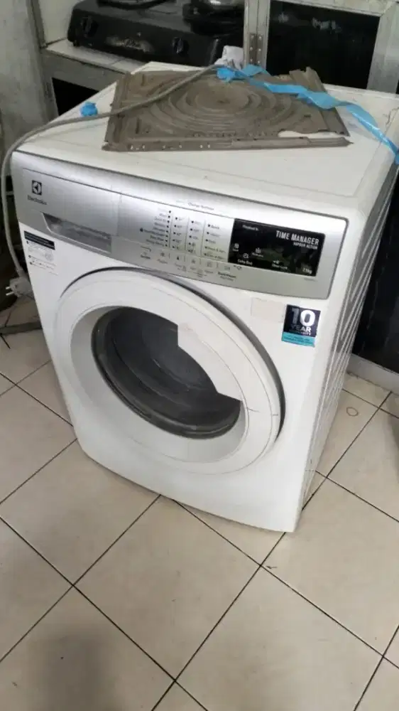 Jual mesin cuci front loading elextrolux 7,5 kg minus lock door aja