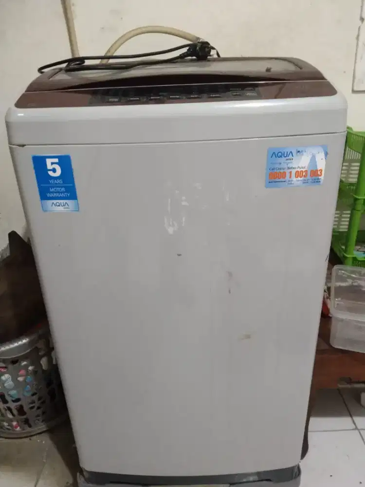 Kulkas 2 pintu LG dan mesin cuci 1 tabung Aqua