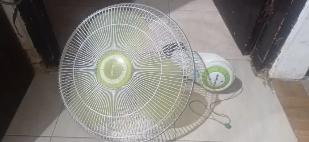 Kipas dinding miyako 16