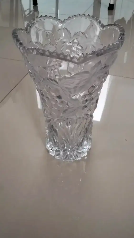 Vas bunga kristal beling