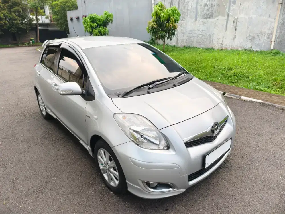 LOW KM 25 RB Yaris E MT 2011