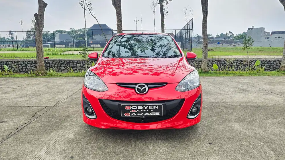 MAZDA 2 R 1.5 AT 2014 SUPER RED