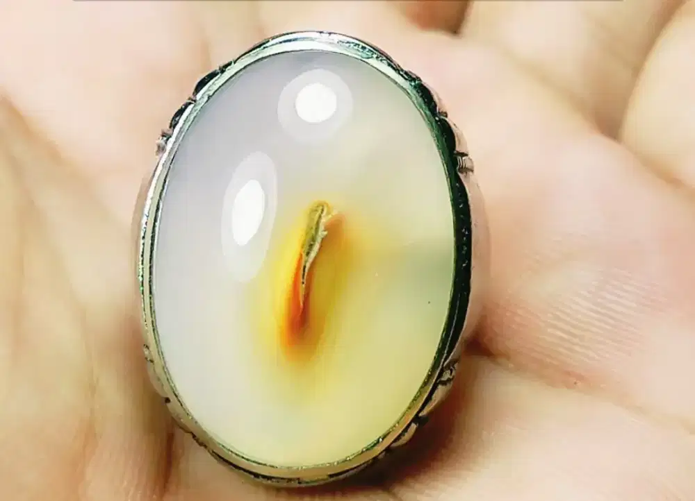 Batu akik calsedoni combong