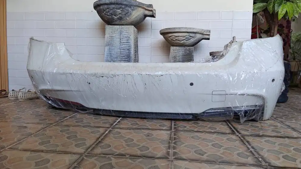 Bumper Belakang Original BMW F30 + Diffuser Lip