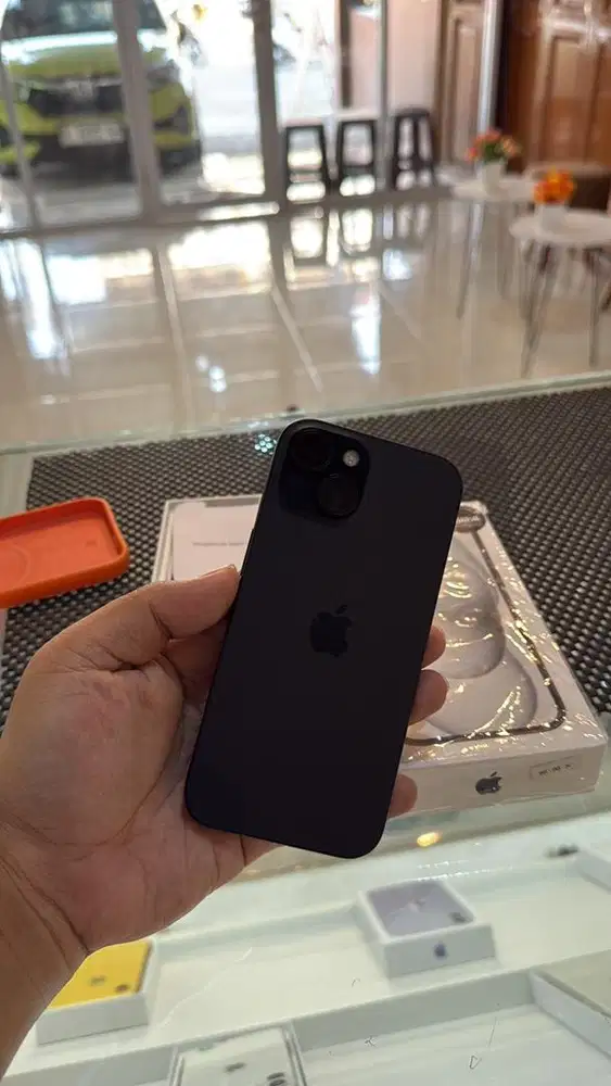 Iphone 15 128gb ibox gdn warna black garansi on oktober 2026