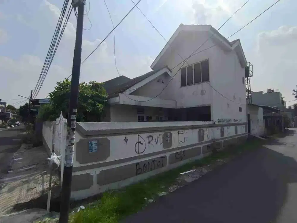 RUMAH SUDUT 2 LANTAI DIJUAL – BOJONG INDAH | LT 193 m² | 5+1 KT | SHM | 2,6 M